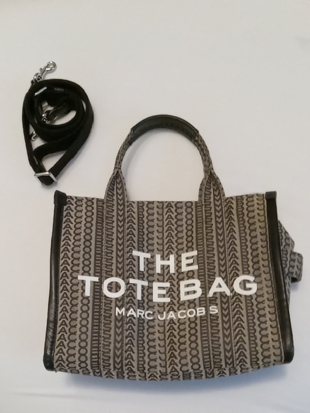 Marc Jacobs Jacquard Iconic Medium Tote Bag W/ Crossbody Strap.